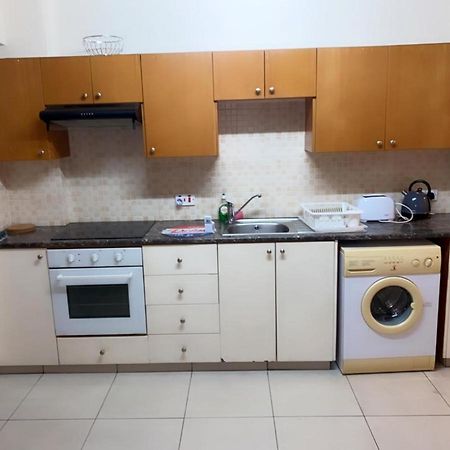 Larnaca Beach Apartment Luaran gambar