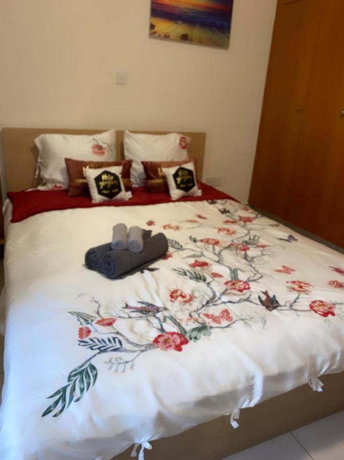 Larnaca Beach Apartment Luaran gambar