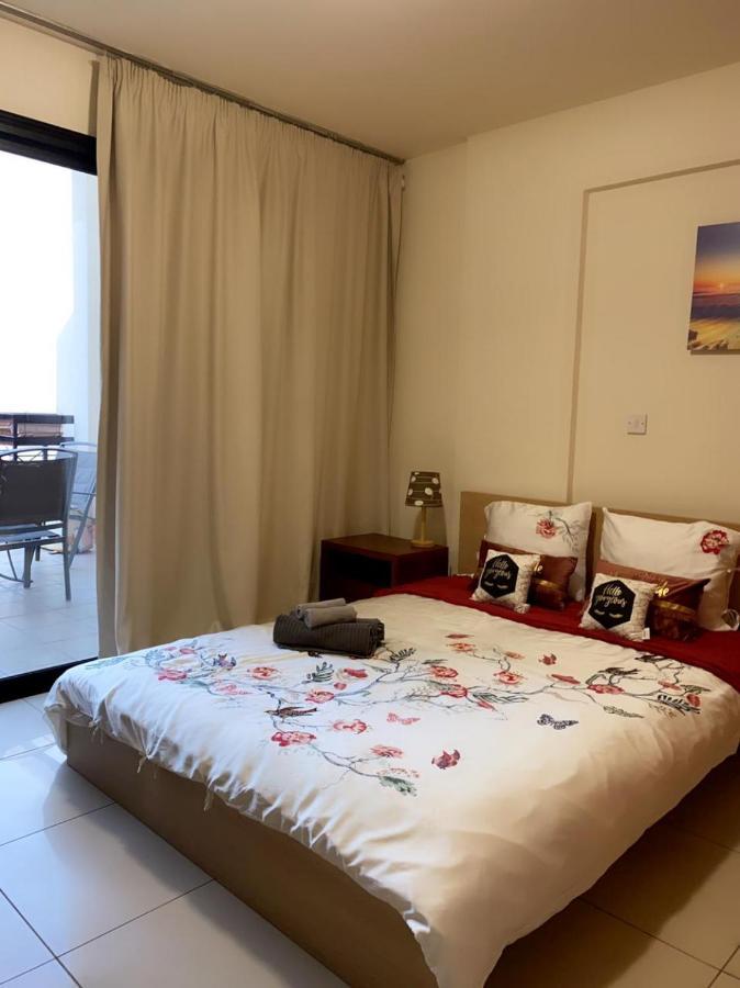 Larnaca Beach Apartment Luaran gambar